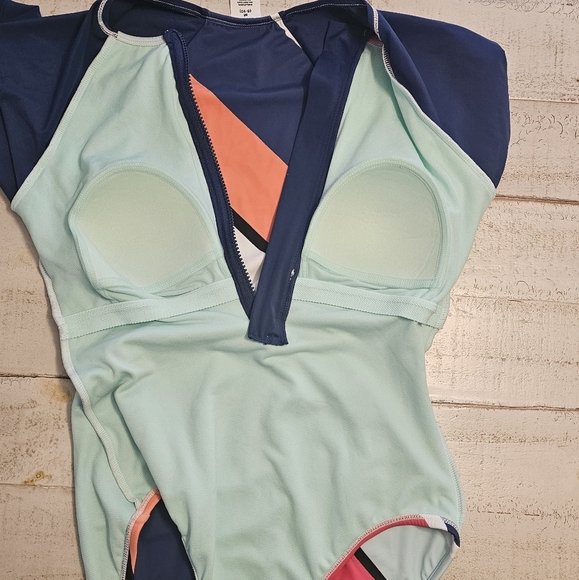 Avia Swim Short sleeve zip front Rashguard Size Medium - Picture 7 of 9